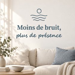 Wall decal Moins de bruit, plus de présence | Fun-Stickers